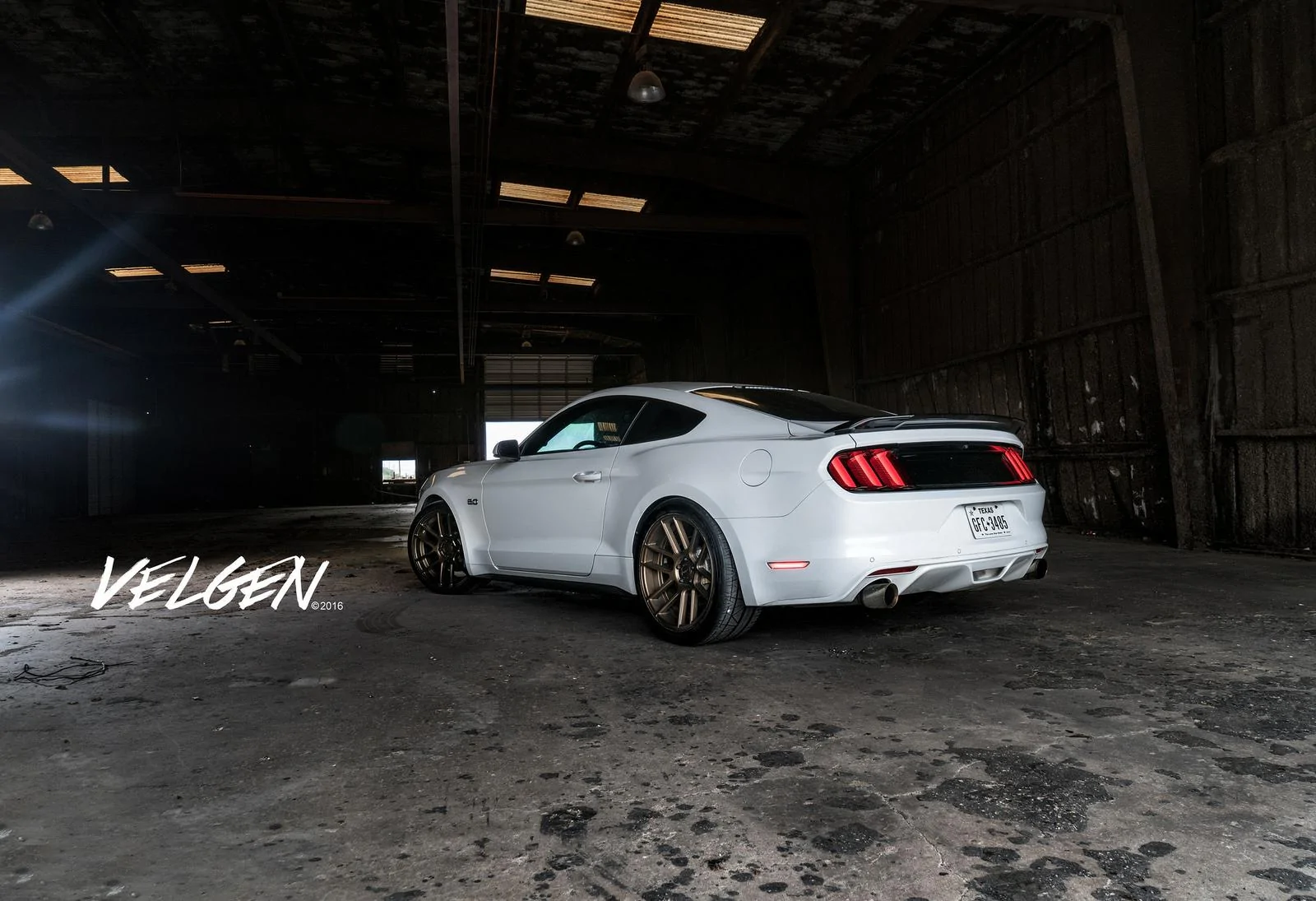 White-S550-Velgen-VMB6-Satin-Bronze-2.webp
