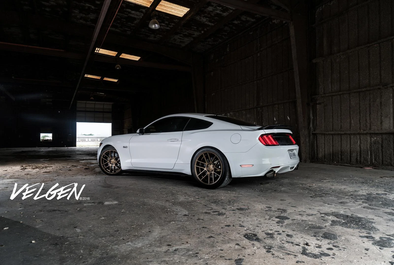 White-S550-Velgen-VMB6-Satin-Bronze-3.webp