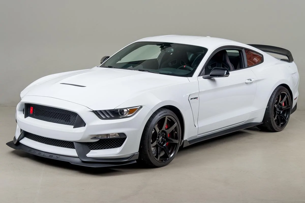 15-Shelby-GT350R-02.webp