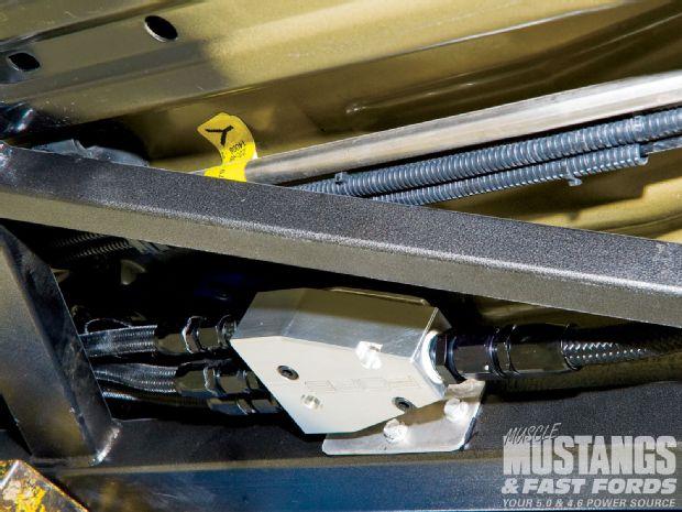 mmfp_1104_07_o%2b2009_ford_shelby_gt500%2bhoses.jpg