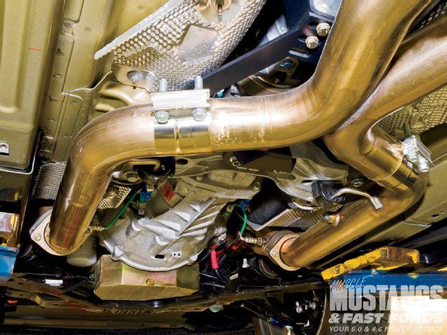 mmfp_1104_05_o%2b2009_ford_shelby_gt500%2bundercarriage.jpg