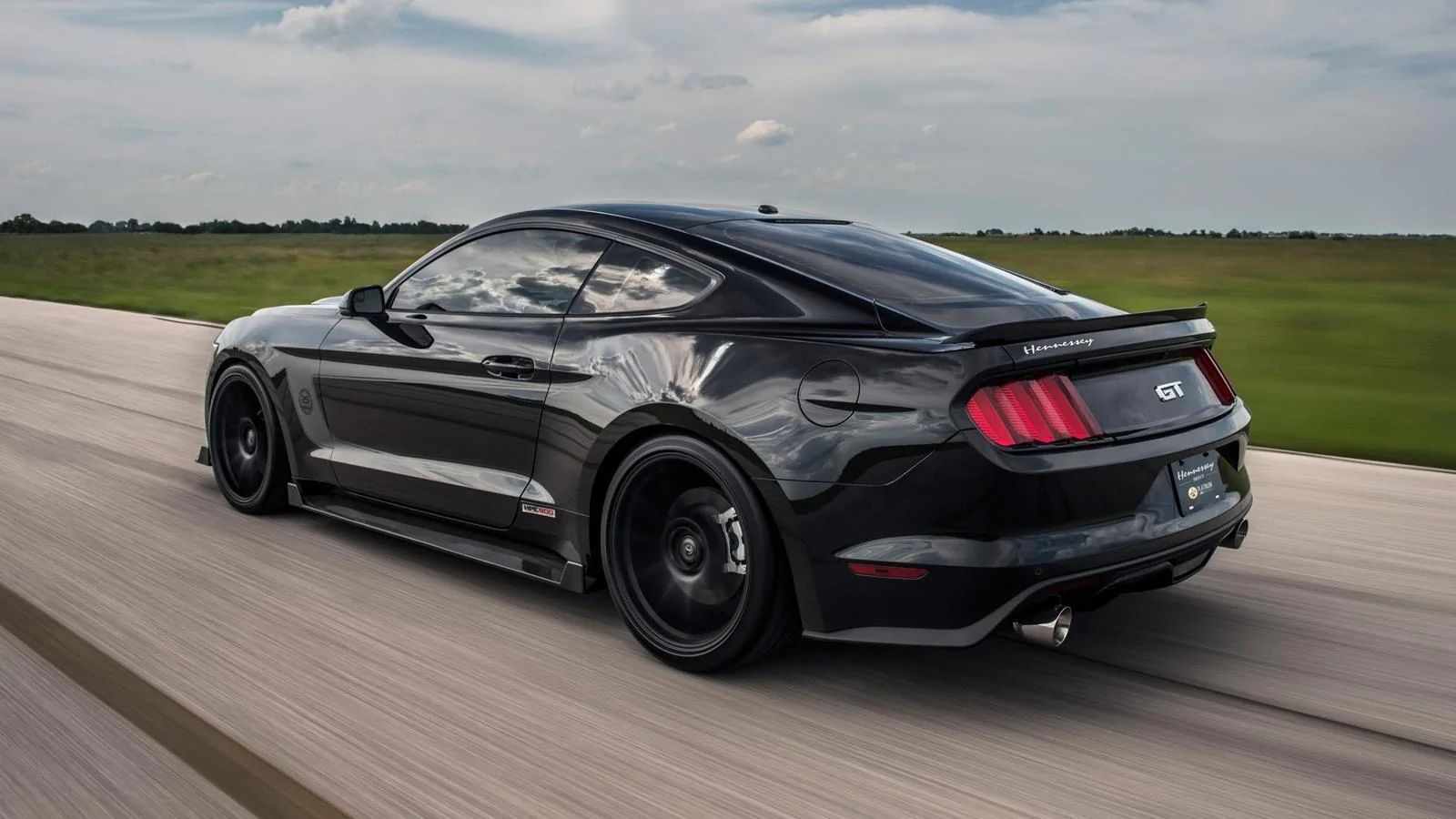 03-hennessey-25th-anniv-mustang.webp