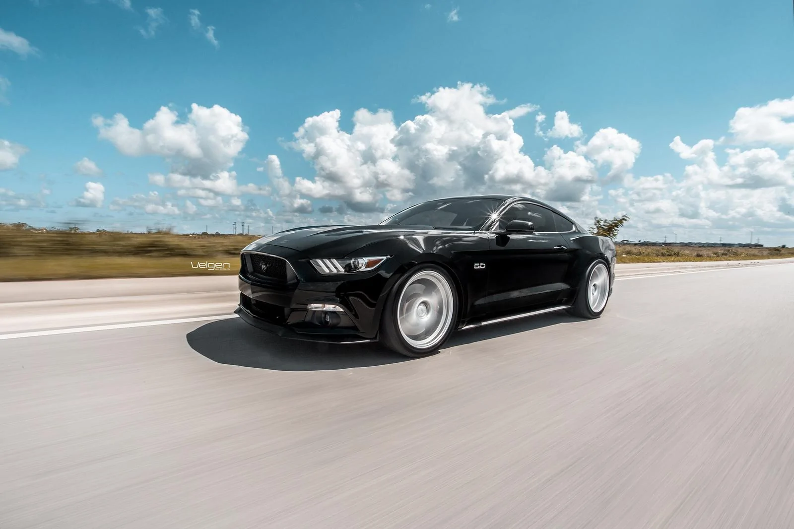 Black-Mustang-Classic5-Silver-9.webp