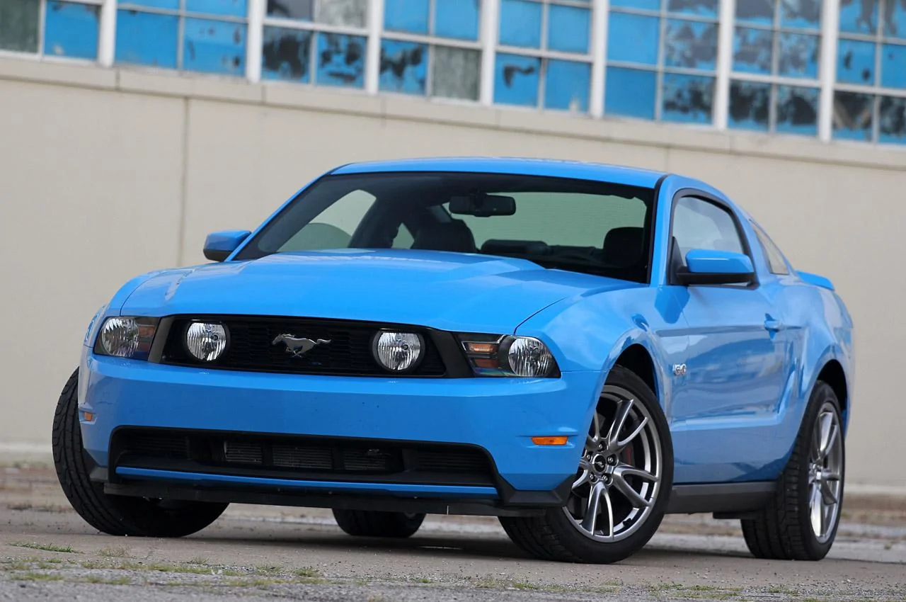 01mustangprem2011review.webp