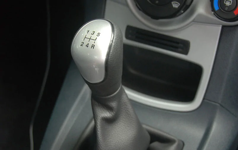 ford-fiesta-manual-gearknob.webp