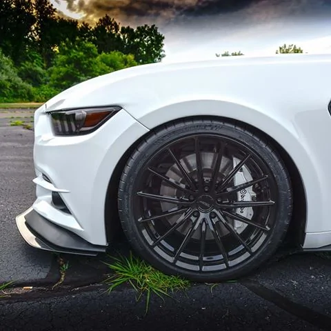 OXFORD-WHITE-FORD-MUSTANG-GTPP-MRR-FS02-GLOSS-BLACK-WHEELS.webp