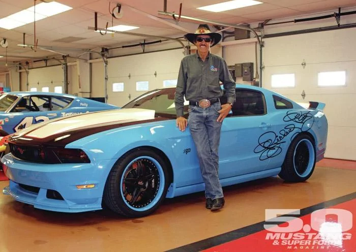 lp-richard-petty-signature-series-mustang-wallpaper-124906402.webp