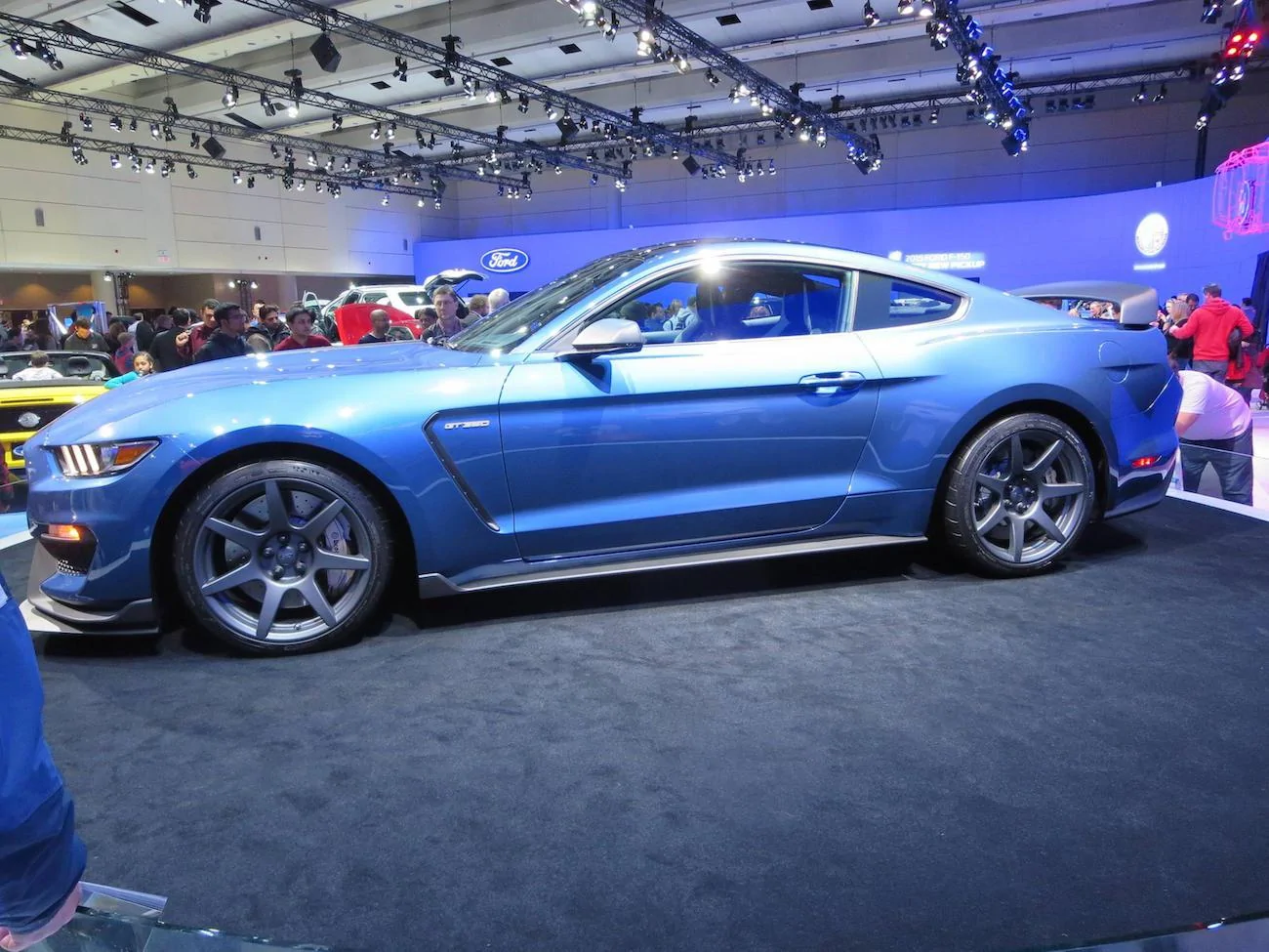 gt350r-8.webp