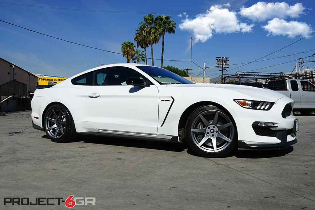 project-6gr-wheels-graphite-white-ford-mustang-s550-gt350-10_30836382451_o.webp