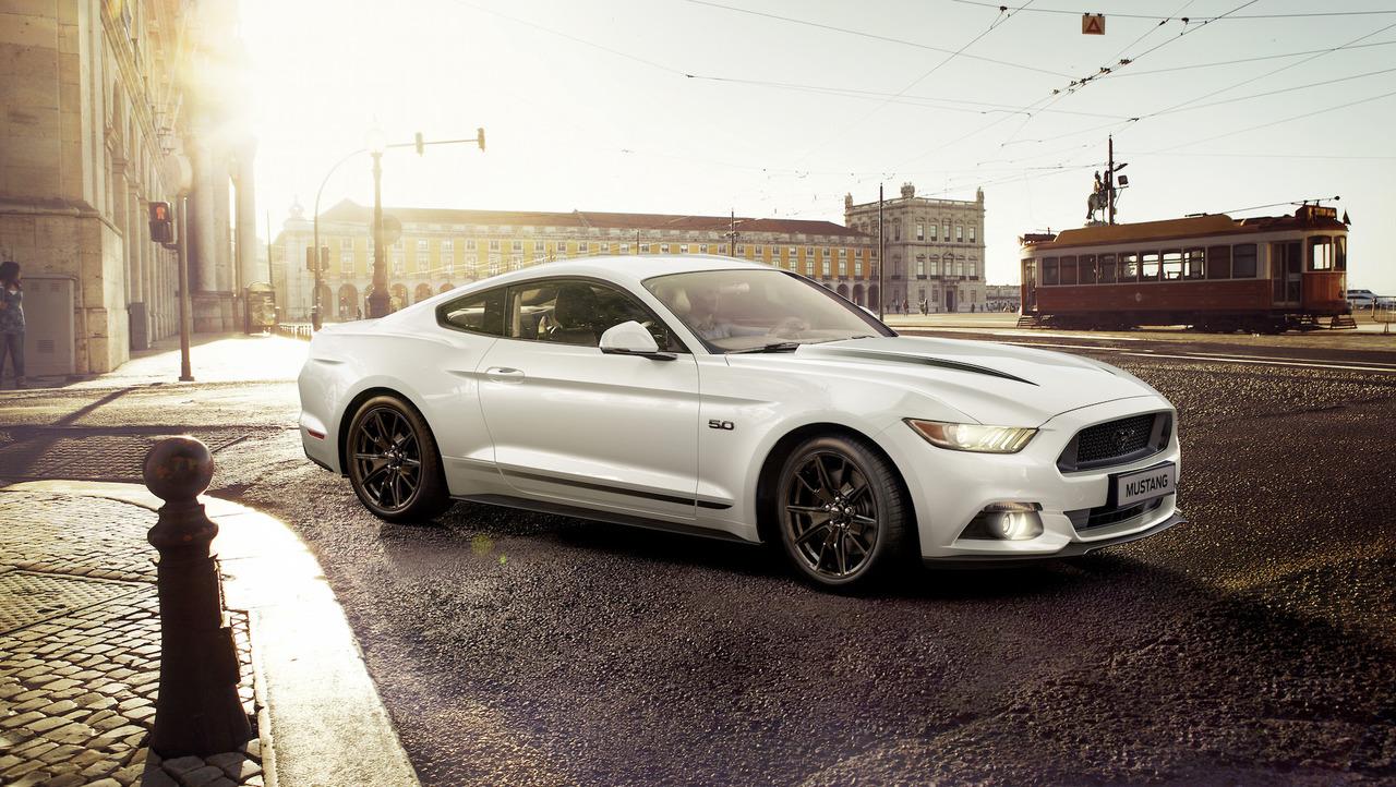 ford-mustang-black-shadow-and-blue-special-editions.jpg
