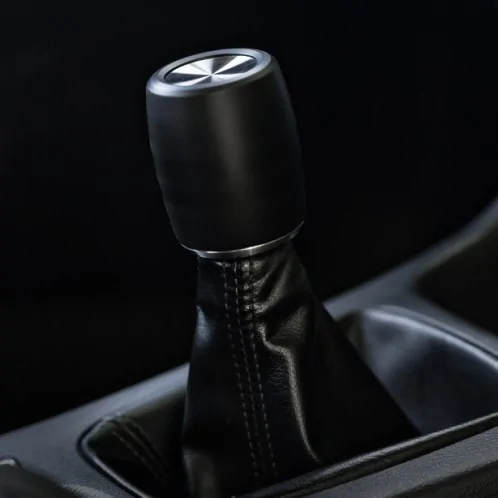 signatur-universal-black-delrin-on-car_5_3_1_1_1_3.webp