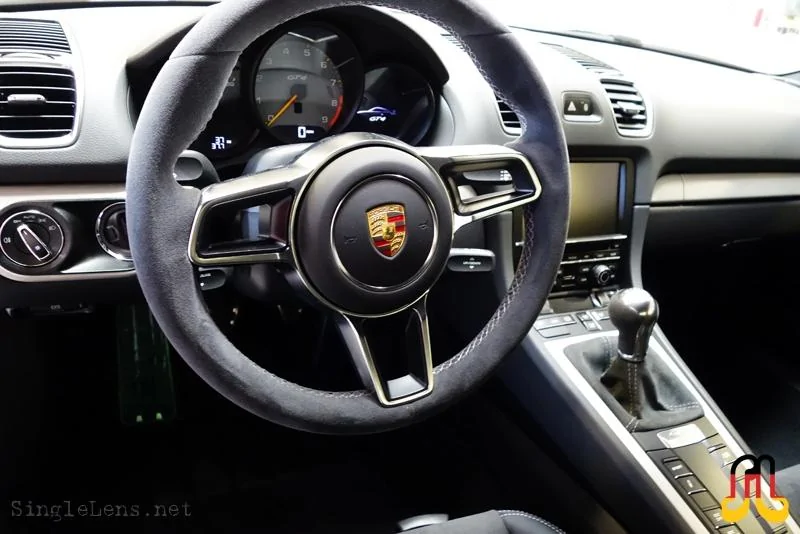 096-Cayman-GT4-steering-wheel.webp