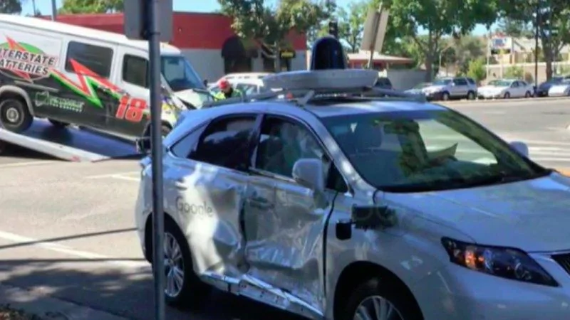 Google-self-driving-car-badly-damaged-in-accident-but-wasn039t-at-fault.webp