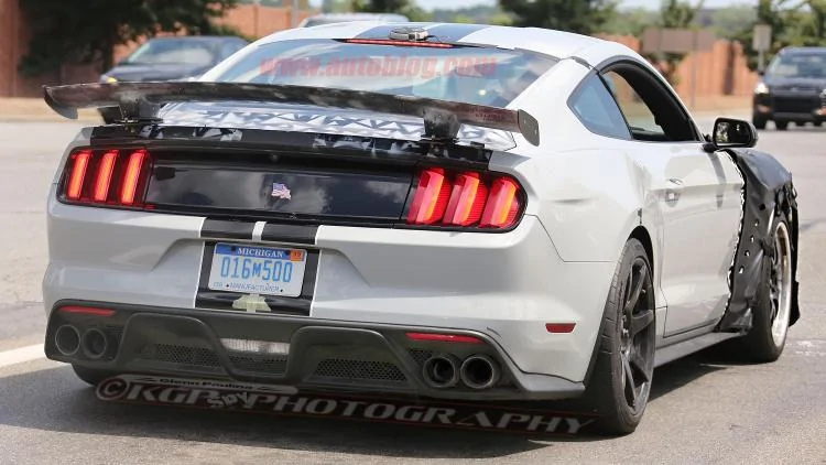 Ford-Shelby-Mustang-GT500-spy-shots-6.webp