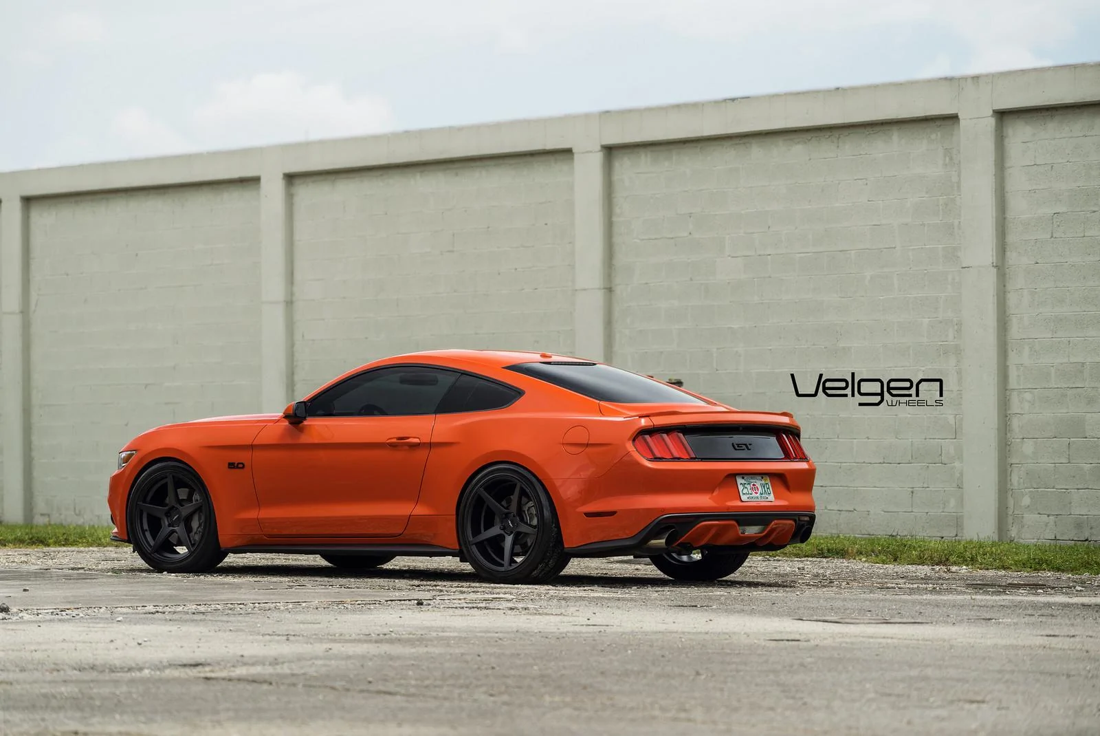Comp-Orange-Classic5-Satin-Black-3.webp
