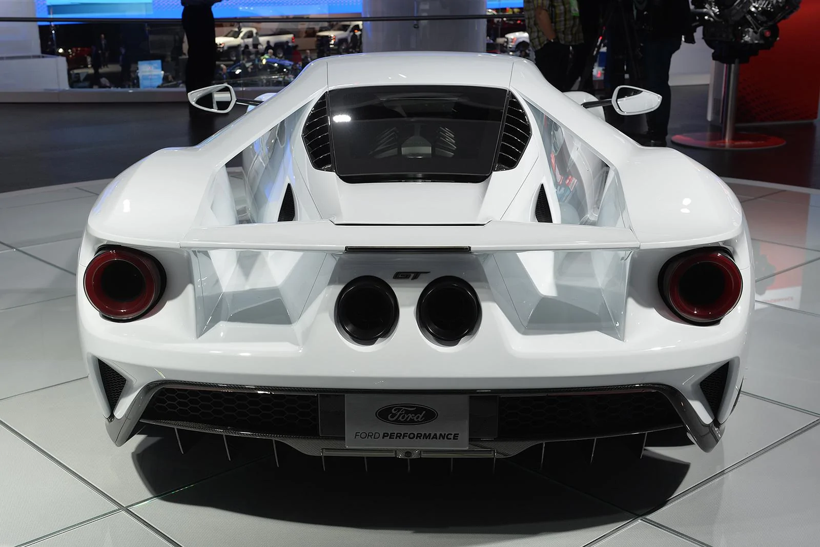 2017-Ford-GT-price-specs-14.webp