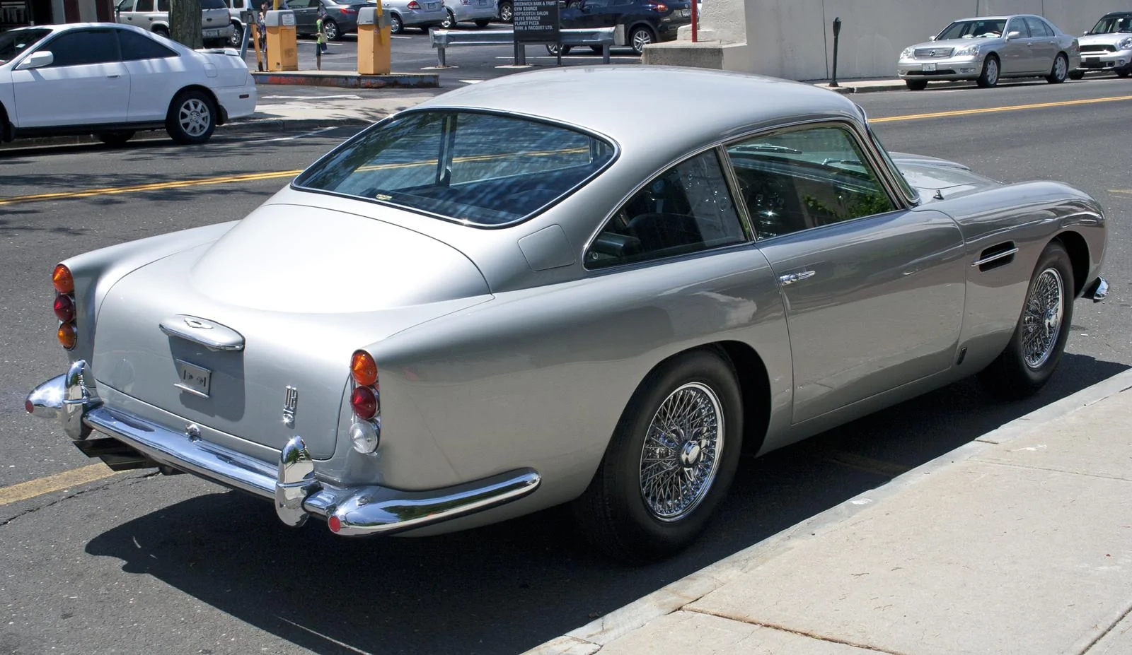 AM_DB5_rear.webp