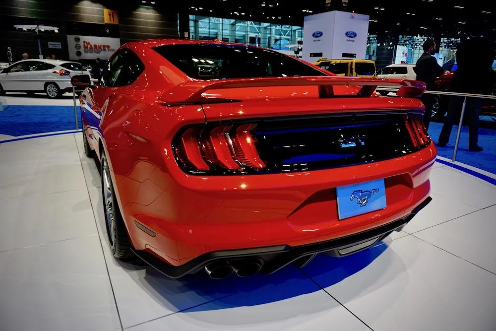 ford-mustang-2017-chicago-auto-show-jerry-perez18.webp
