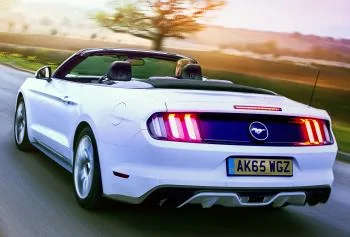 ford_mustang_ecoboost_convertible_47.webp