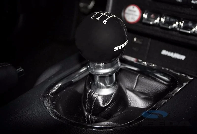 steeda-s550-mustang-6-speed-black-shift-knob-15-17-203-E216ULSI20-02-zoom.webp