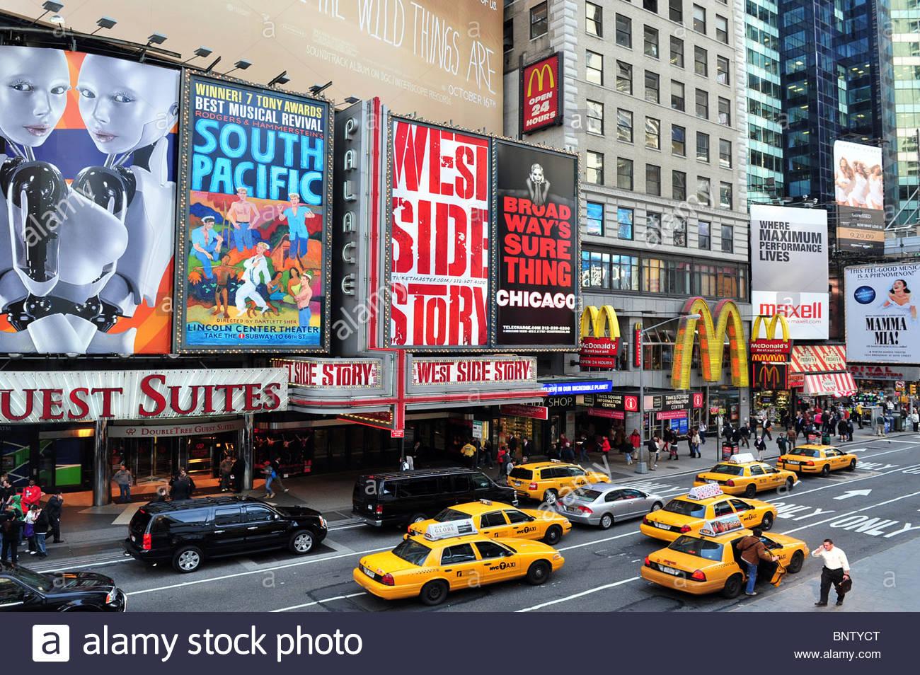 busy-new-york-street-yellow-cab-taxi-new-york-city-taxicabs-BNTYCT.jpg