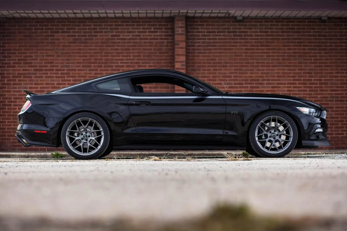 2015-mustang-rtr-side-profile.webp