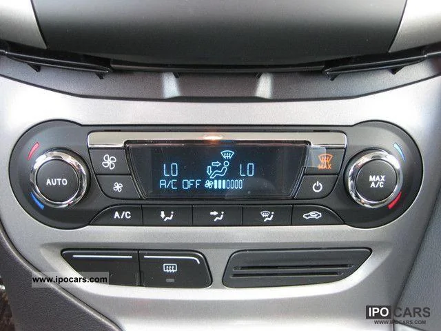 ford__focus_1_6_tdci_climate_control_2012_13_lgw.webp