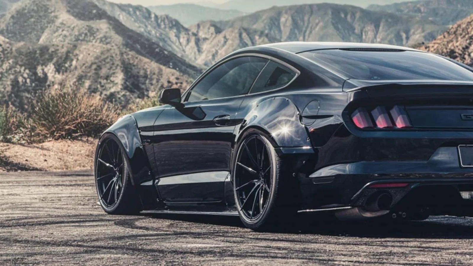 shadow-black-ford-mustang-gt-widebody-black-vertini-rf1.1-rotory-forged-concave-wheels-rear.webp