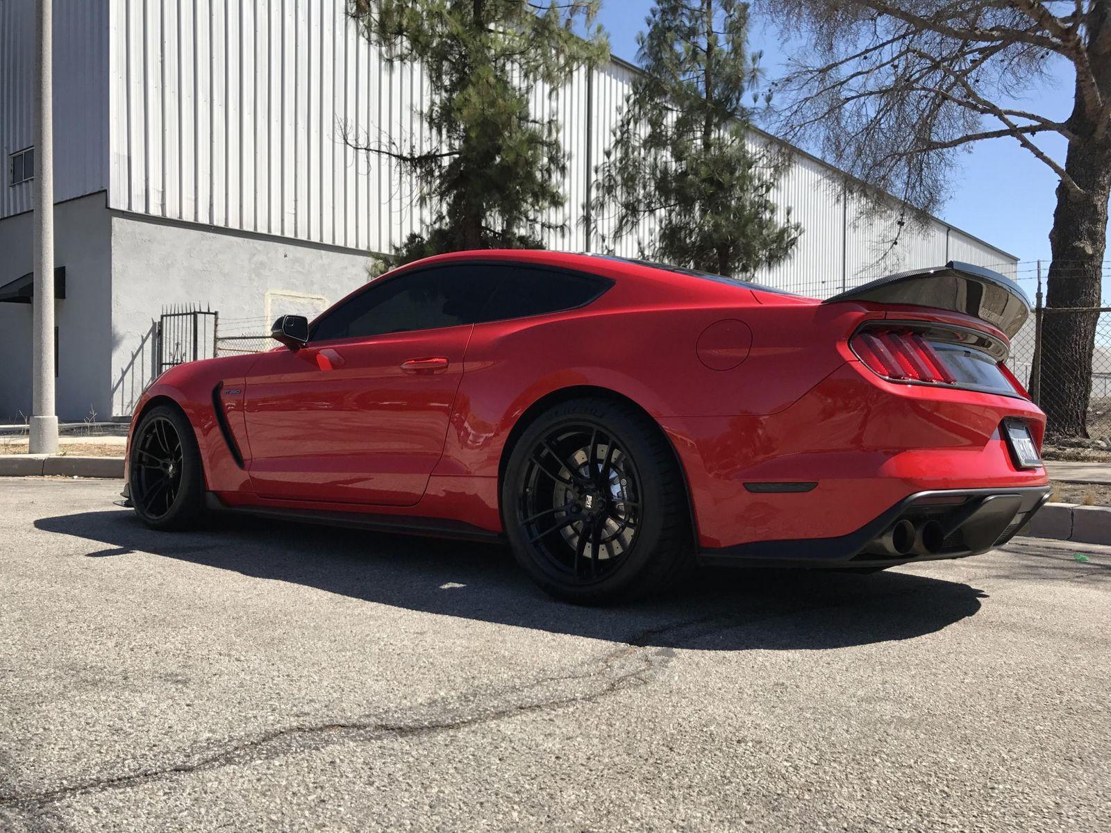 -mustang-shelby-gt350-tech-pack-track-pack-p51-concave-rotory-forged-gloss-black-r-spec-wheels-1.jpg