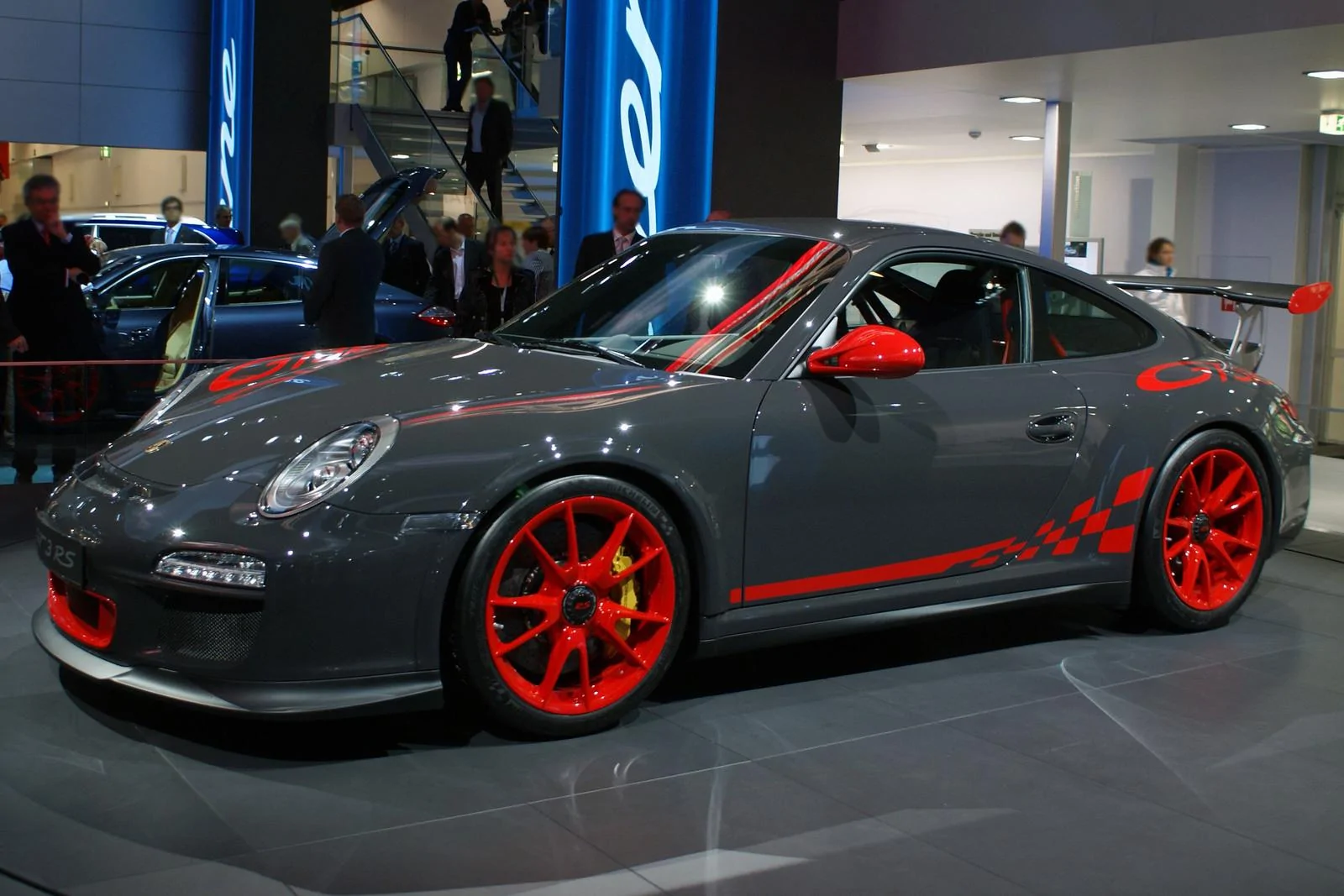 Grey_Porsche_997_GT3_RS_facelift_IAA_2009_%283%29.webp