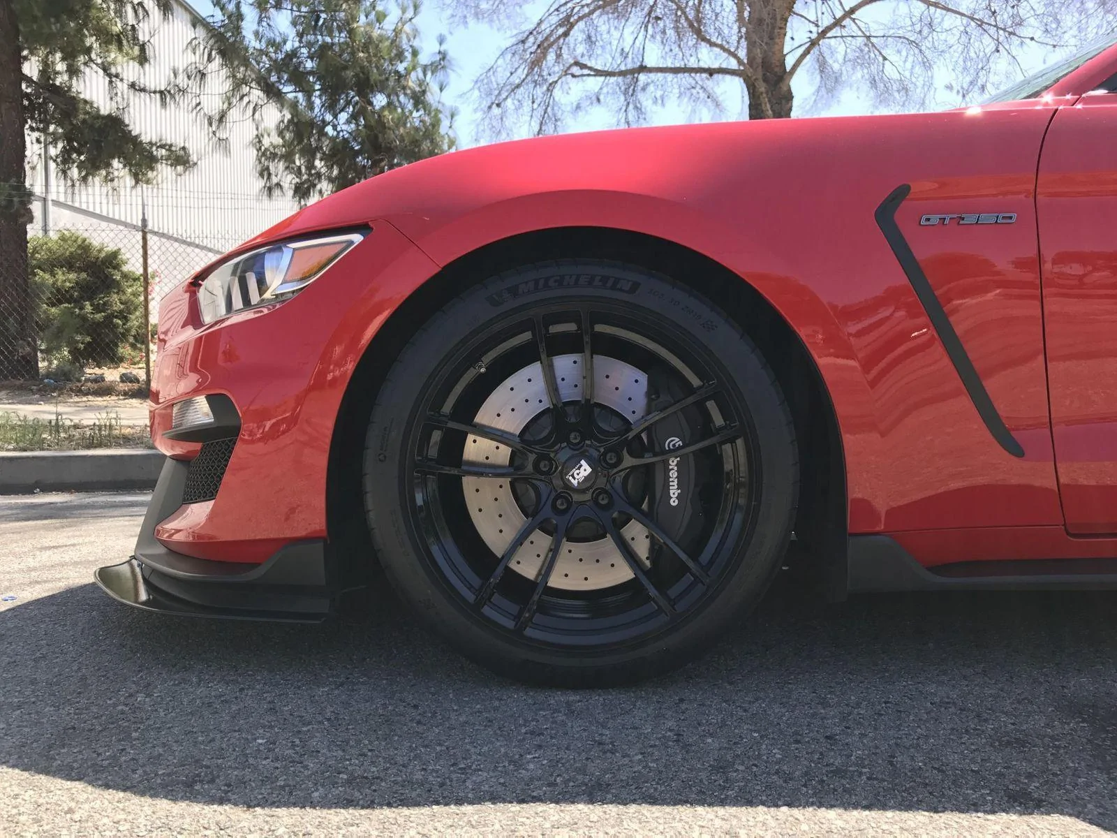 -mustang-shelby-gt350-tech-pack-track-pack-p51-concave-rotory-forged-gloss-black-r-spec-wheel...webp