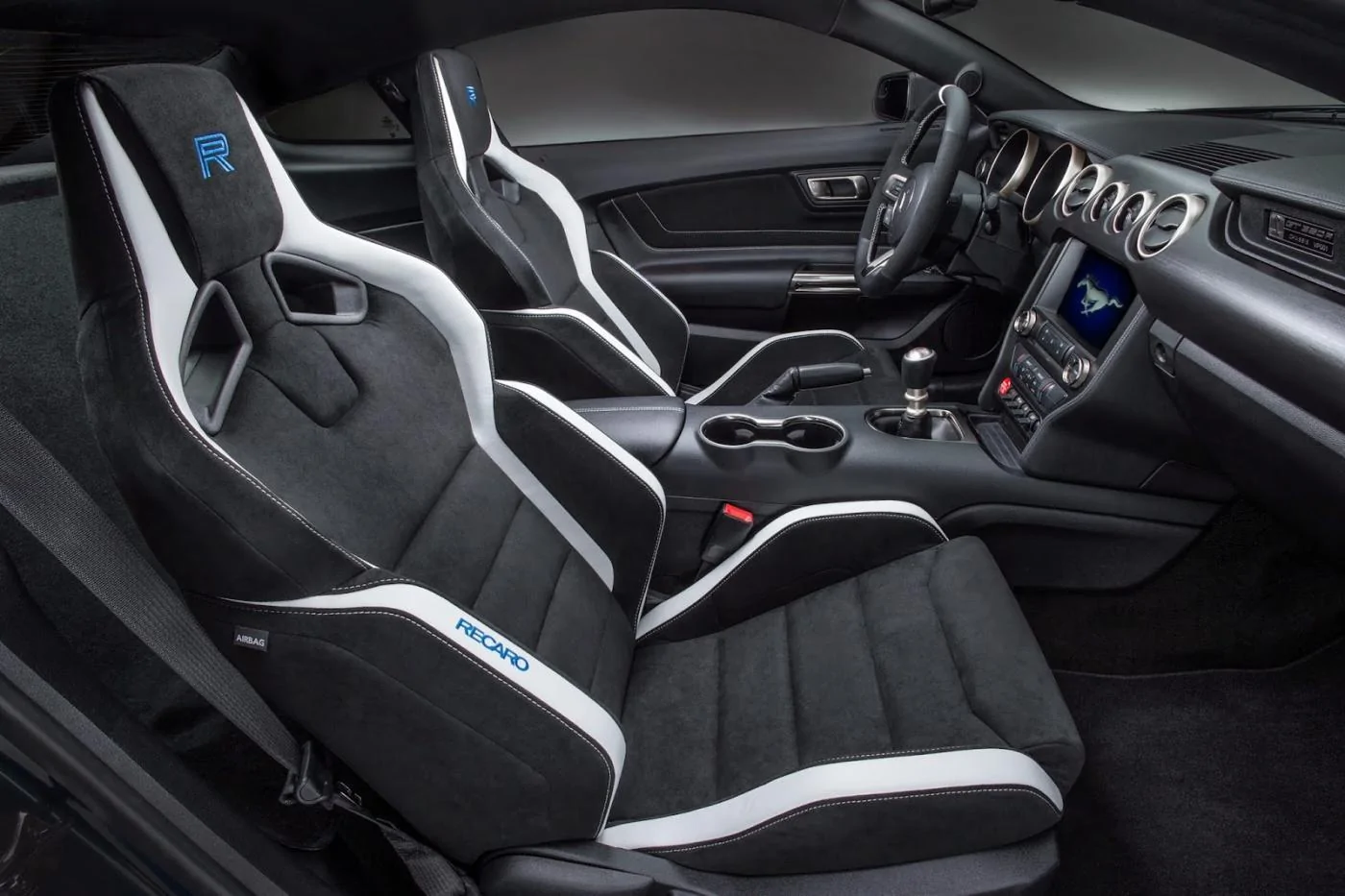 ShelbyGT350R_11_HR2.webp