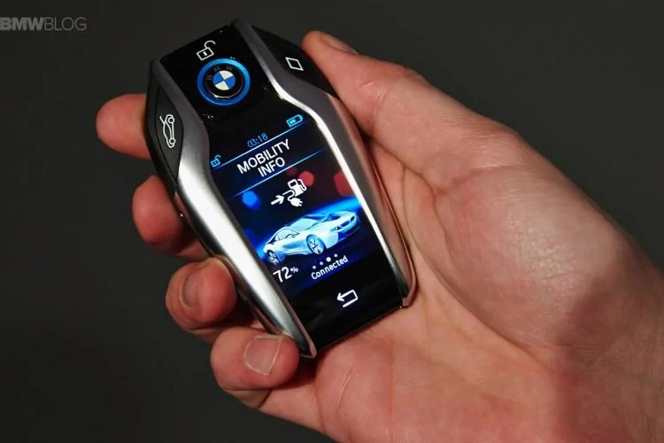 bmw-i8-keyfob-images-01-750x500.webp