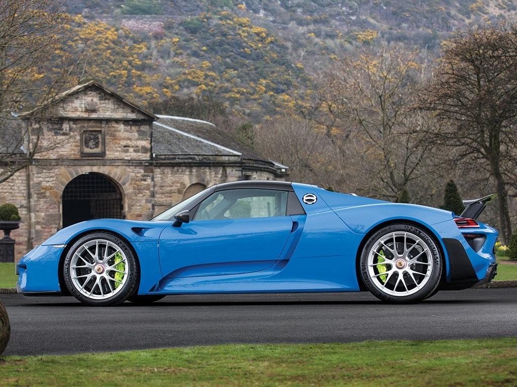 Arrow-Blue-Porsche-918-Spyder-22.jpg