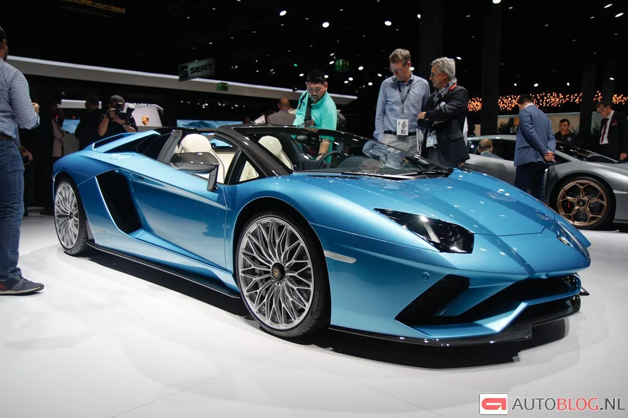 lamborghini-aventador-s-roadster-1103.webp