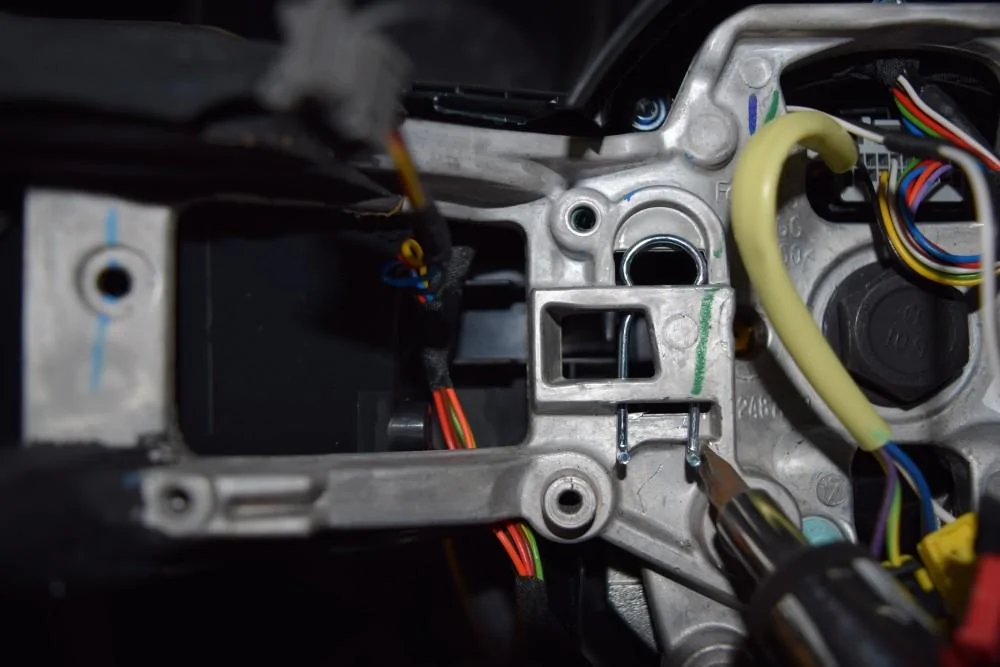 DCTMS_GT350_R_Steering_Wheel_6.webp