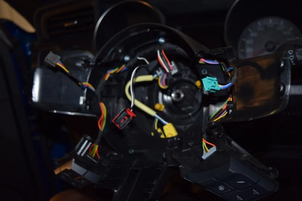 DCTMS_GT350_R_Steering_Wheel_9.webp