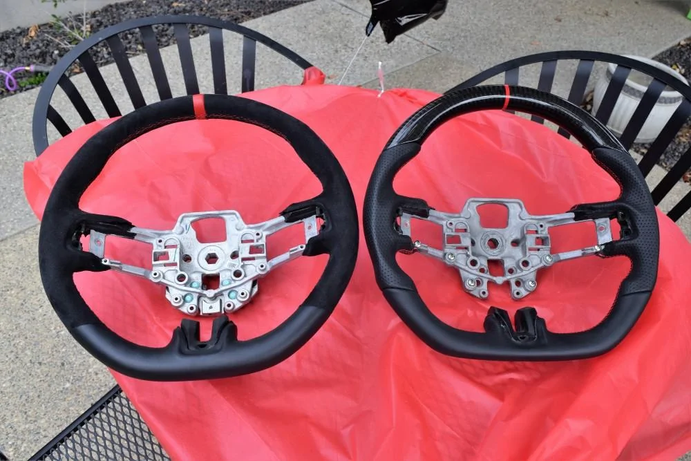 DCTMS_GT350_R_Steering_Wheel_10.webp