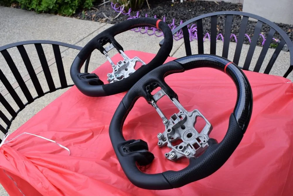 DCTMS_GT350_R_Steering_Wheel_12.webp