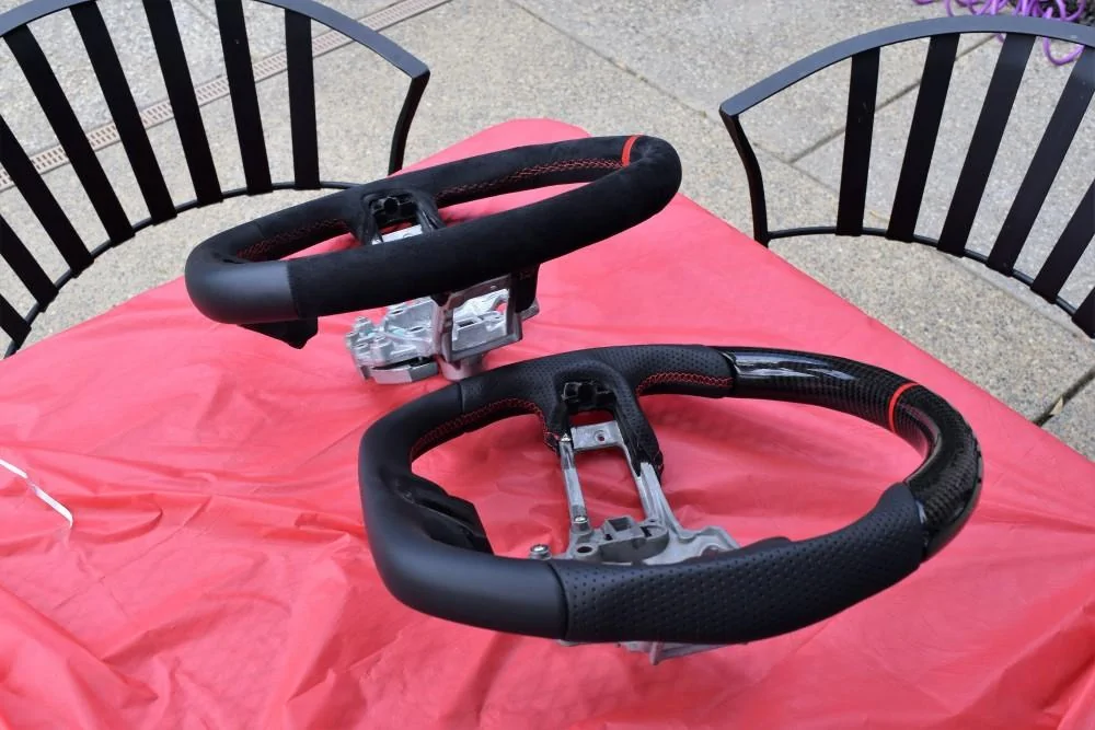 DCTMS_GT350_R_Steering_Wheel_13.webp