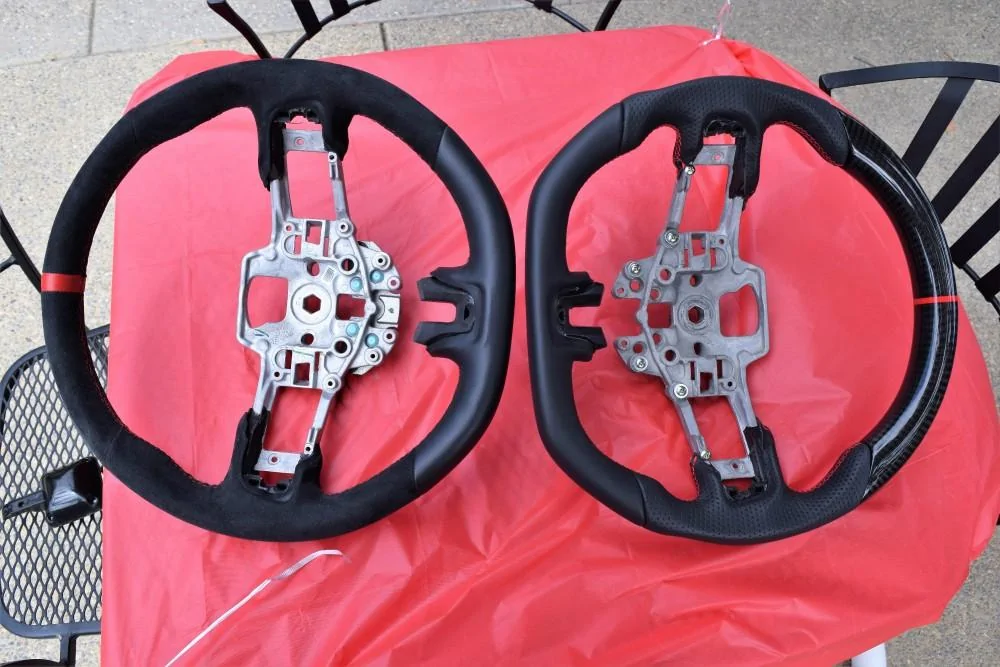 DCTMS_GT350_R_Steering_Wheel_14.webp