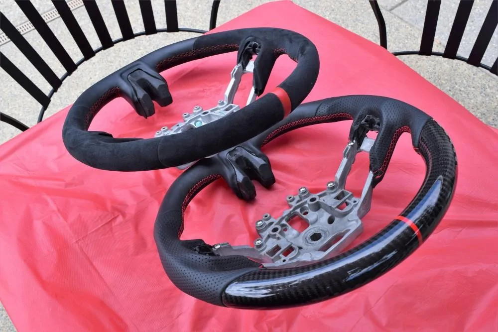 DCTMS_GT350_R_Steering_Wheel_15.webp