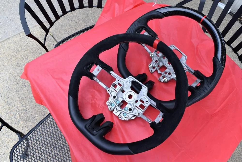 DCTMS_GT350_R_Steering_Wheel_16.webp