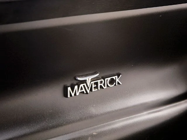 0712phr_02_z+1971_ford_maverick+emblem.webp