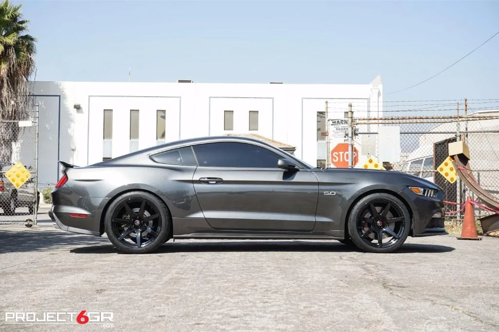 magentic-grey-mustang-gt-gloss-black-project-6gr-08.webp