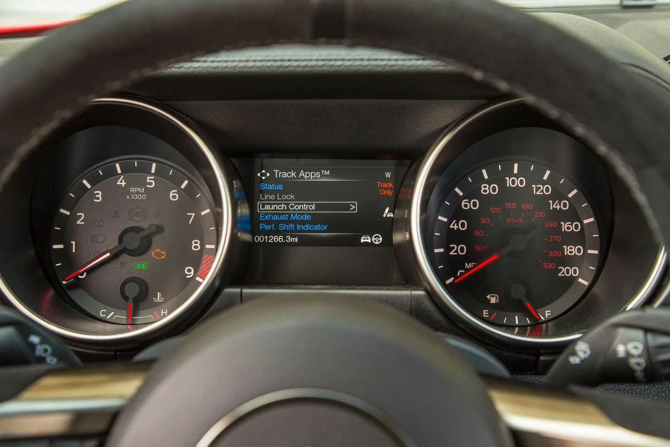 2016-Ford-Shelby-GT350-Mustang-instrument-cluster.webp
