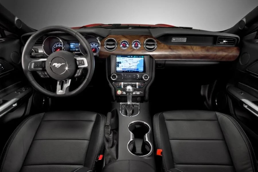 2015-ford-mustang-dash.webp
