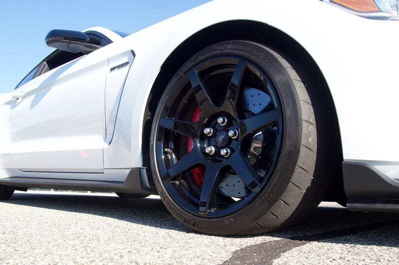 80-2016_ford_mustang_shelby_gt350r_wheels_9bb44b9110d082edf053e14fcd591212a88ddfce.webp