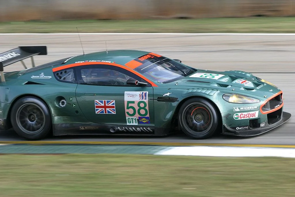 1024px-58_Aston_Martin_DBR9.webp