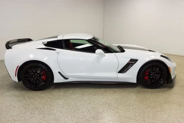 2017-chevrolet-corvette-z06-4-miles-arctic-white-2d-coupe-v8-supercharged-8-spee-3.webp